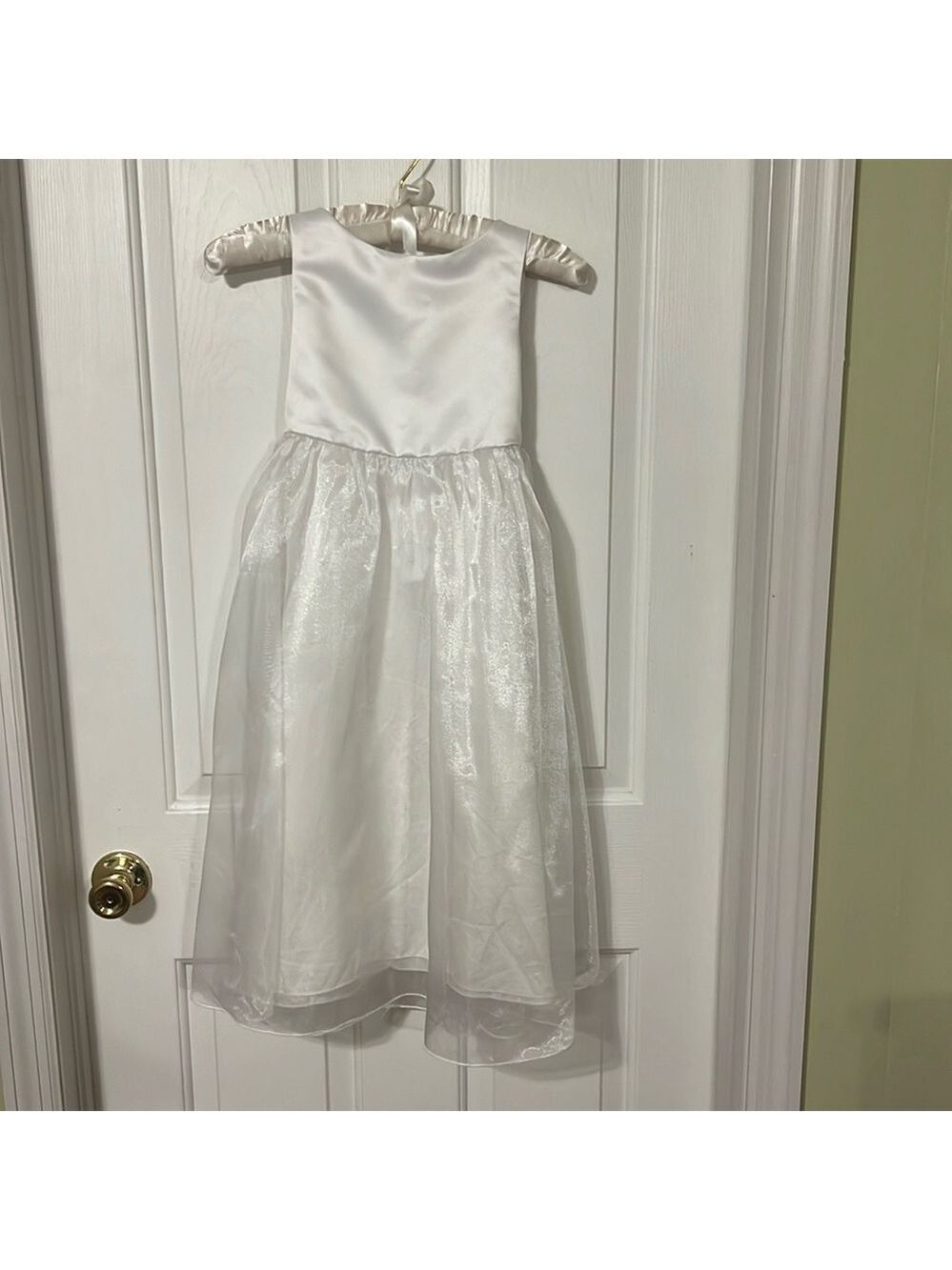 Kids Dream Childs dress, flower girl, fancy, miniature bride. Size 5-6.